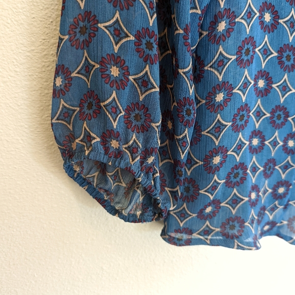 GEOMETRIC PRINT TOP! - Picture 4 of 8